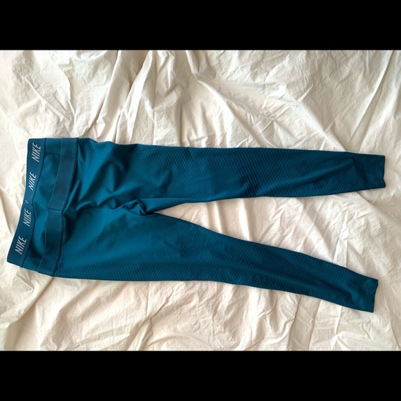 Women’s Nike high-Rise Leggings - Picture 3 of 3